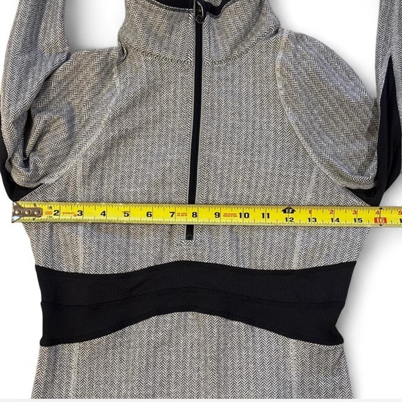 Lululemon Swiftly Tech Half Zip Pullover Size 4 Herringbone Long Sleeve - Picture 2 of 8